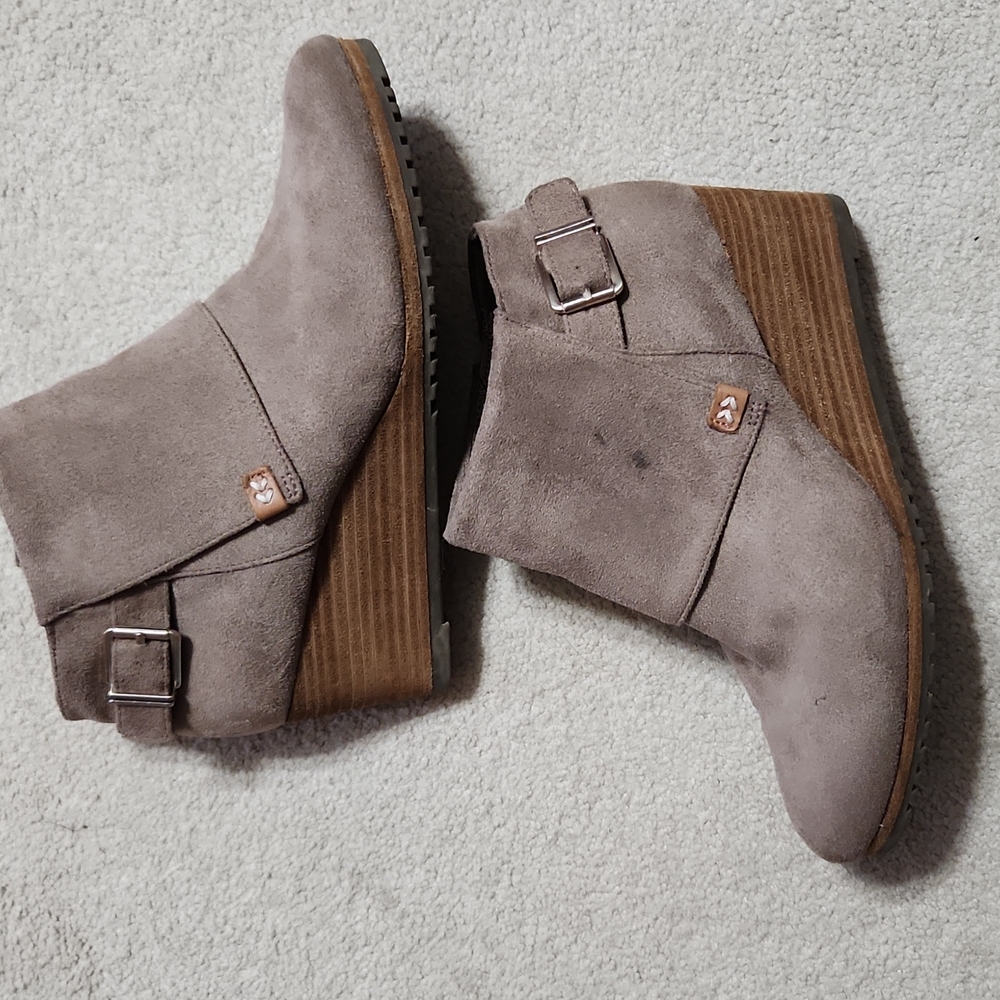 Dr. Scholl's Wedge Ankle Boot - 7.5 Tan Suede